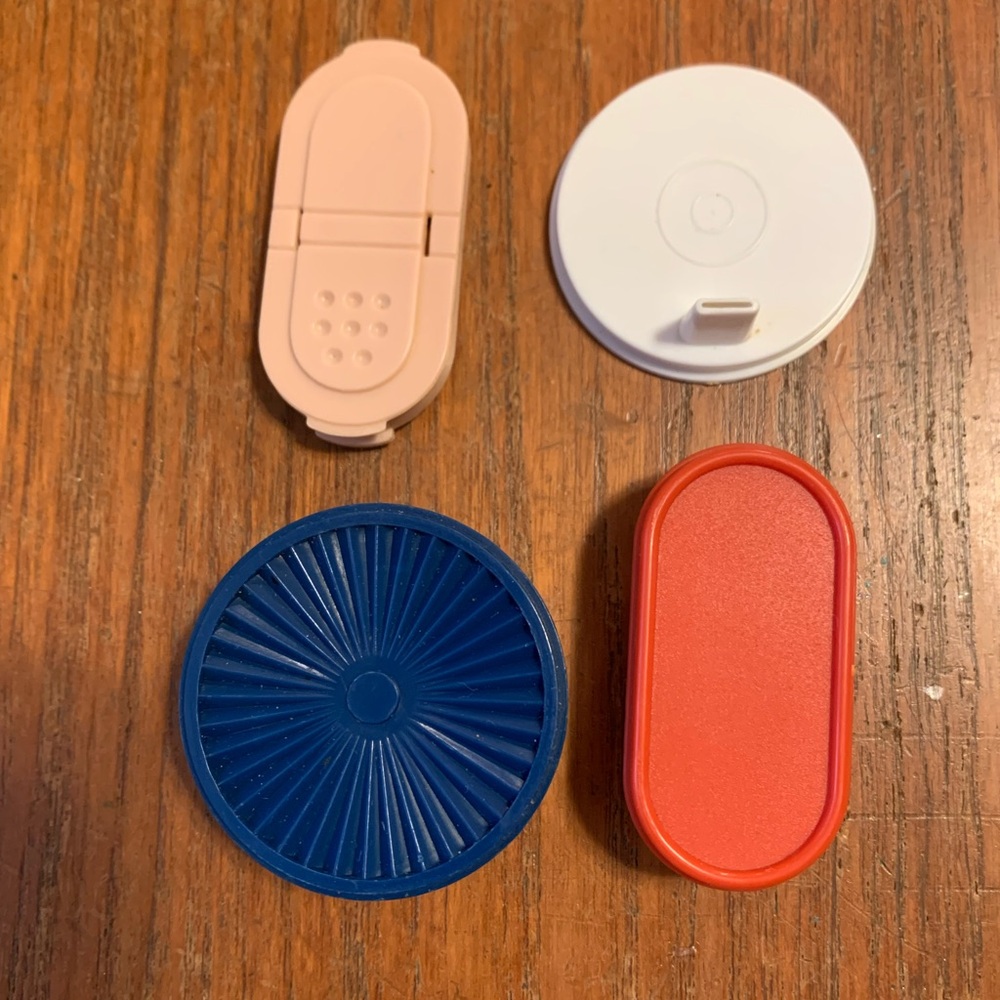 12 Tupperware magnets - Picture 2 of 6